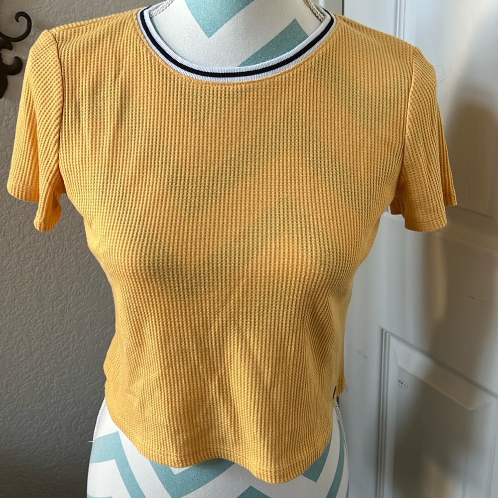❤️❤️Hollister Crop Waffle T-Shirt - Size Small